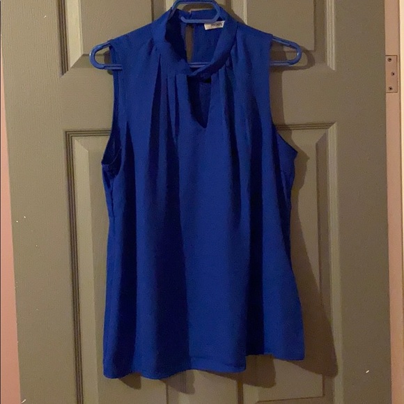 Sleeveless twist Neck keyhole blouse - Picture 4 of 4